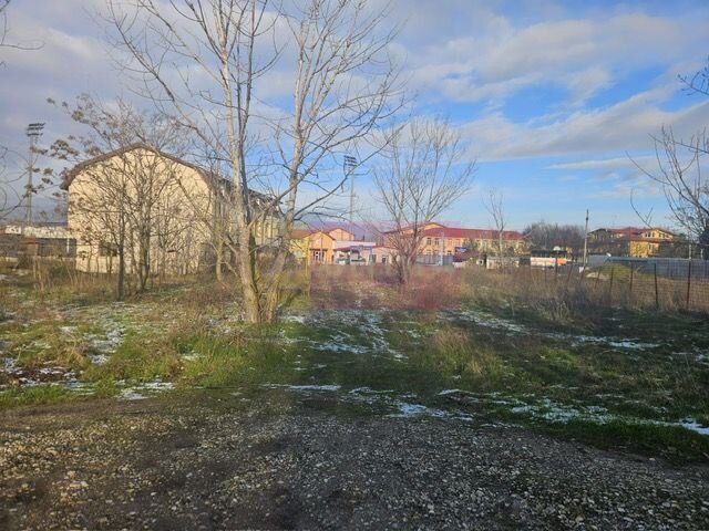 Teren Clinceni cu drum de servitute - zona Primarie.