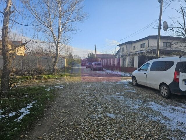 Teren Clinceni cu drum de servitute - zona Primarie.